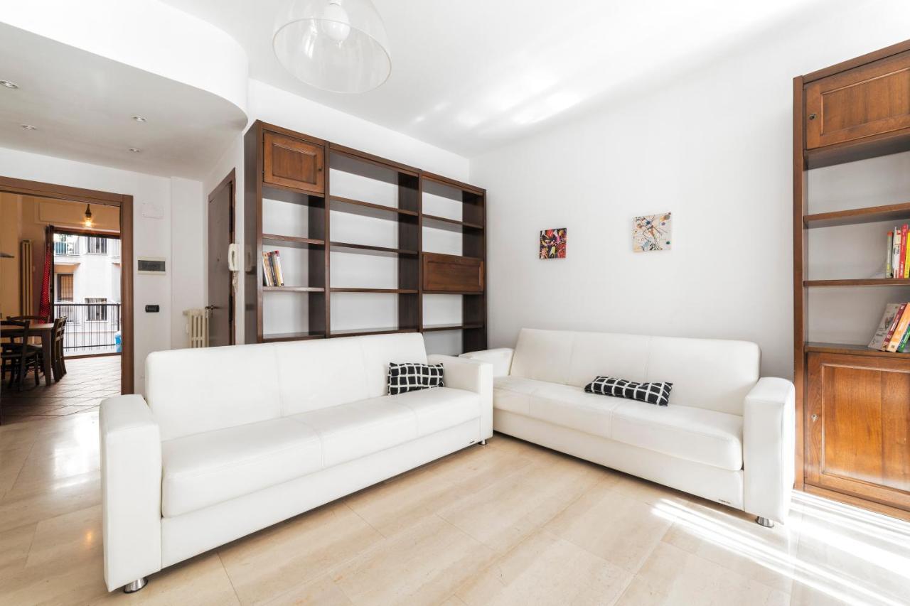 Cenisio M5 Lovely - With Balcony! Appartement